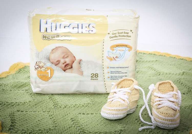 Loo oma vastsündinust ainulaadne kollaaž ja võida Huggies ® Newborn mähkmed ja beebi kõige esimesed papud!