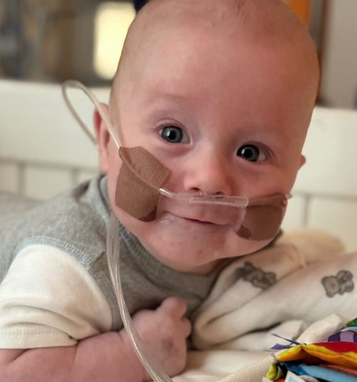 Raske immuunpuudulikkusega 4,5-kuune Daniel vajab ellujäämiseks vereloome tüvirakkude siirdamist Saksamaal