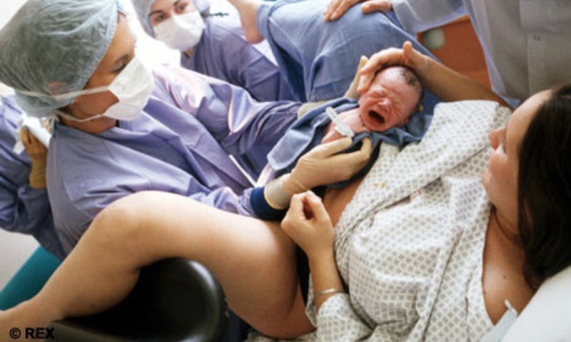 Teaduslik läbimurre: Sündis laps, kes kasvas sellessamas emakas, milles tema emagi