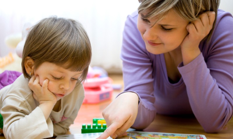 Uuring: üksik- või kasuvanema lapsed on sama õnnelikud kui bioloogilise ema-isaga koos elavad lapsed