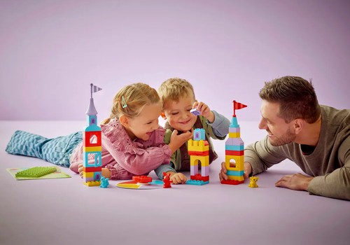 AUHINNAMÄNG! Võida LEGO komplekt Hopsy Lossimäng, mis on ühtaegu nii klassikaline ehituskomplekt kui ka lauamäng perele