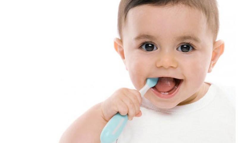 Lapse hambapesuga harjutamisega alusta varakult