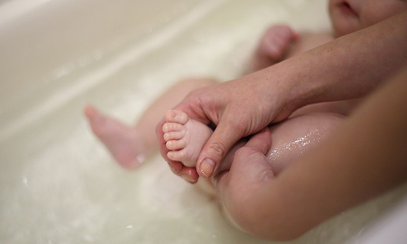 12 kasulikku nõuannet, kuidas beebit vannitada