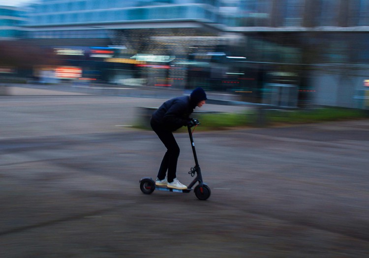 Anna oma panus! Eesti inimesed koguvad allkirju, et keelata elektritõukerattasõit lastele