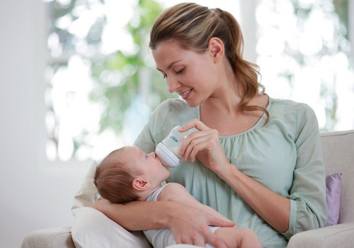 Kui tihti tuleks beebile rinnapiimaasendajat pakkuda? Kolm nõuannet, mida kõrva taha panna