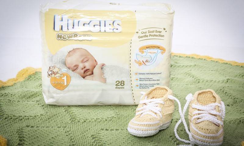 Loo oma vastsündinust ainulaadne kollaaž ja võida Huggies ® Newborn mähkmed ja beebi kõige esimesed papud!
