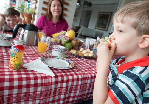 Isegi topelthommikusöök on lapse kehakaalule kasulikum kui hommikueinest loobumine