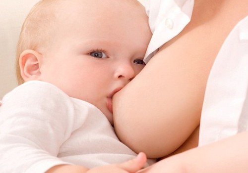 Imetamine: 7 kasulikku nippi lopsakate rindadega emadele