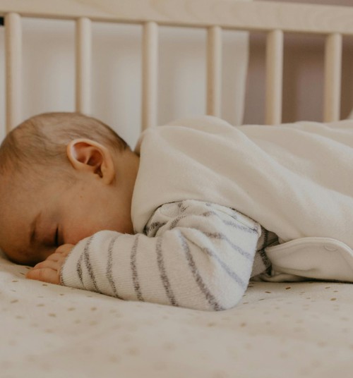 Rahulik ööuni kõigile. Kuidas lõpetada öine rinnaga toitmine?