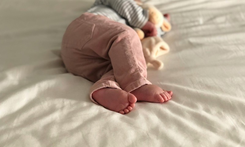 Kahelt unelt ühele. Millal ja kuidas muutub beebi päevarutiin?