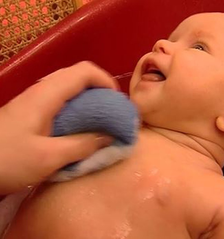 Vastsündinu esimesed 12 nädalat: Jälgi neid nippe, et beebi vannitamine oleks ohutu!