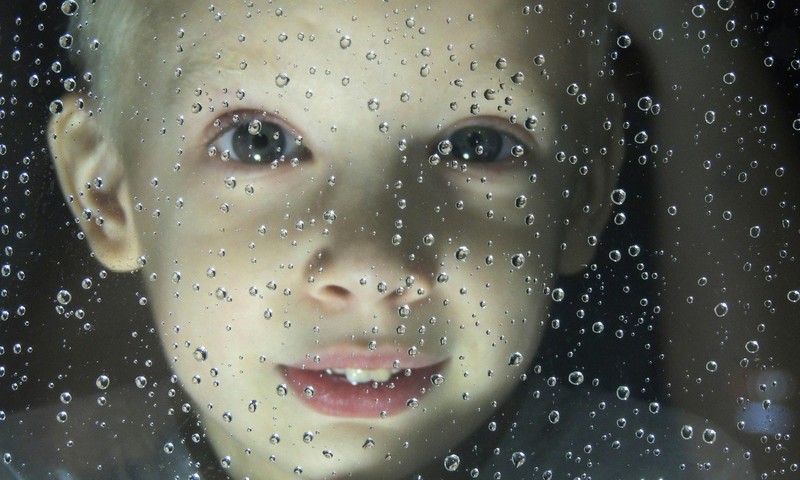 Päevad aina lühenevad. Kuidas aidata lapsel kohaneda pimeduse ja külma ilmaga?