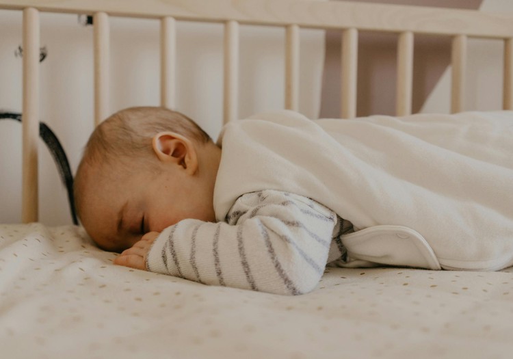 Rahulik ööuni kõigile. Kuidas lõpetada öine rinnaga toitmine?