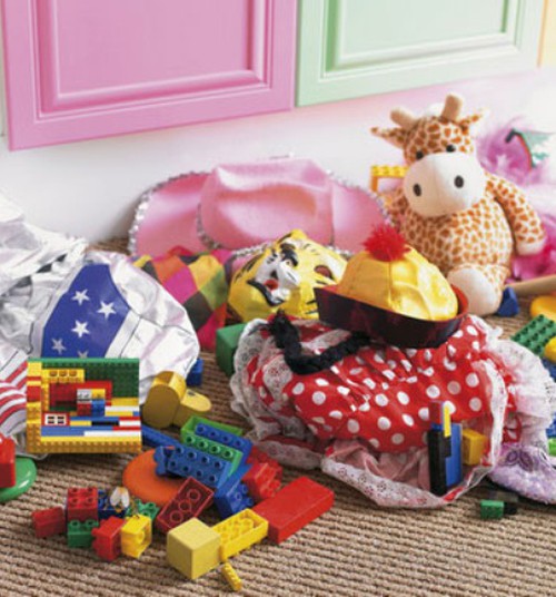 Viis põhjust, miks väiksem arv mänguasju on lapsele kasulik