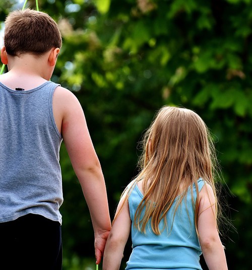 Kui vana laps võib väiksemaid õdesid-vendi ise hoida?