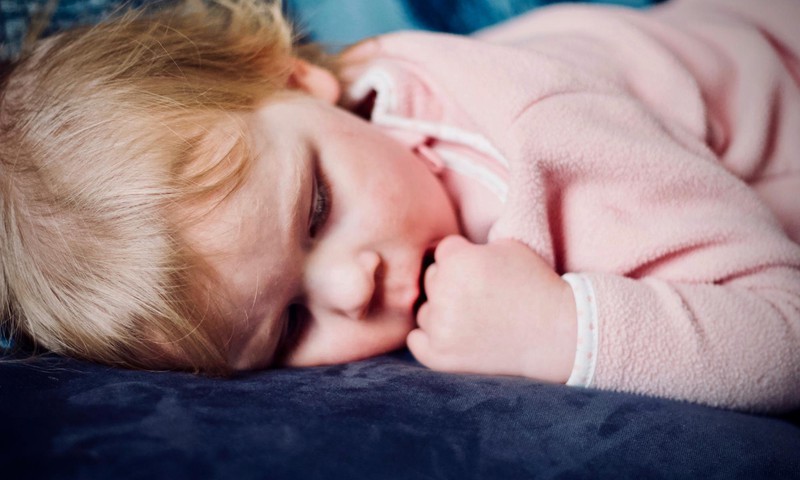 10 nõuannet, kuidas oma väikelaps paremini magama õpetada