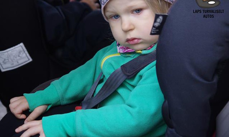 Miks ei sobi alla nelja-aastast last turvavööga autotooli kinnitada?