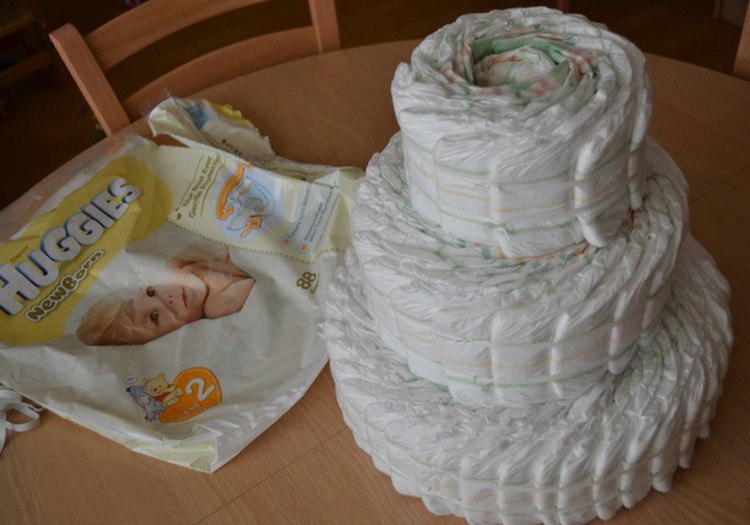 Lähed katsikutele? Valmista Huggies ® Newborn mähkmetest üks ilus tort!