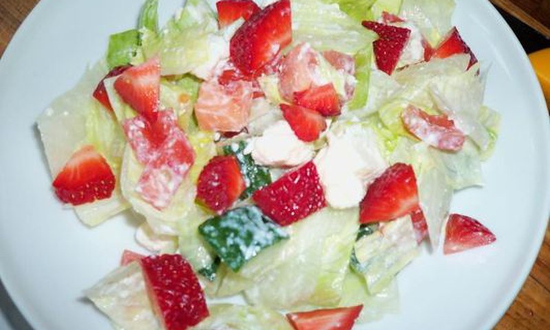 FOTO-RETSEPT: Värske salat maasikatega