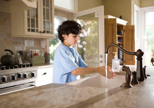 Mida teha, et 9-aastane laps harjuks käsi pesema?