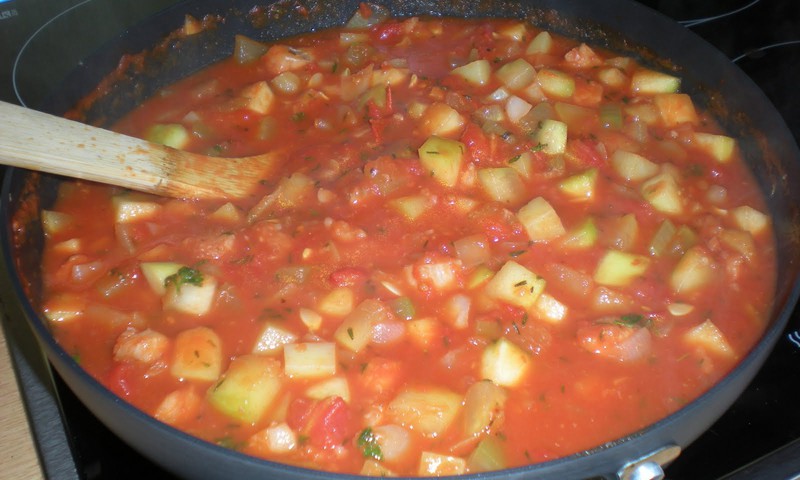 Tomati-kala hautis