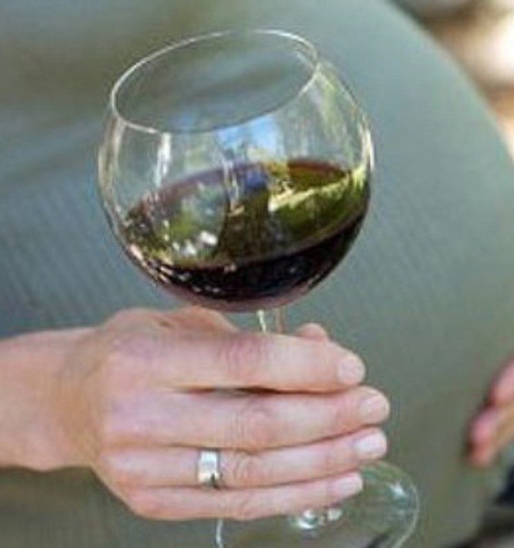 Kas rase naine võib endale pokaali veini lubada?