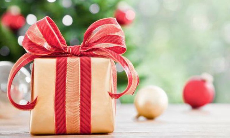 AUHINNAMÄNGU: "Vasta paarile küsimusele jõulupakkide kohta ja võida vabal valikul Sadasaba kujundeid!" võitjad selgunud