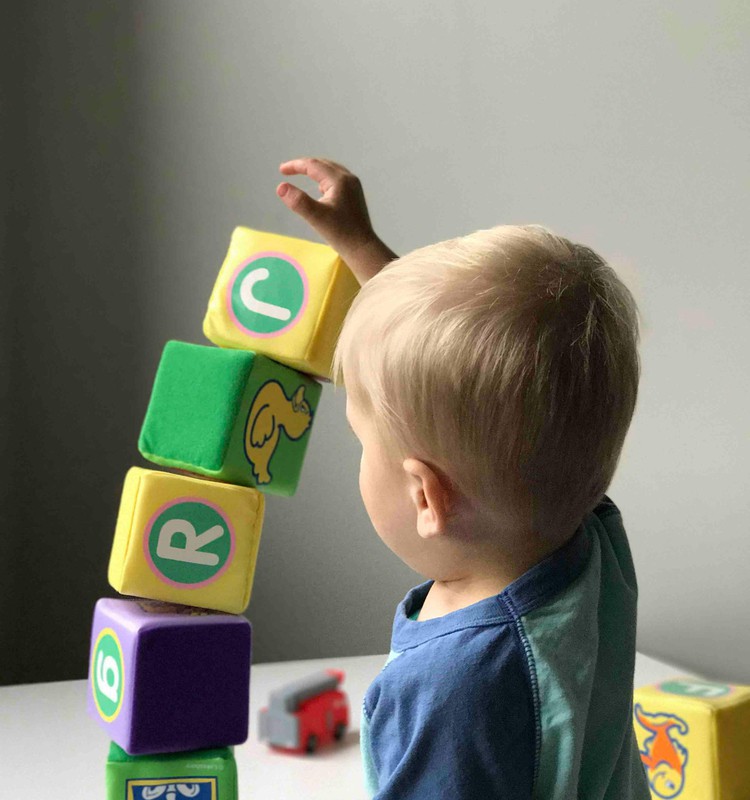 Väikelaps tahab kõike ise teha. Periood, mis on paras proovikivi vanematele