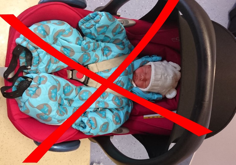 Ära sõiduta last hällis või toolis talveriietega!