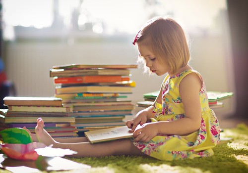 10 põhjust, miks võiksid oma lastele raamatuid ette lugeda