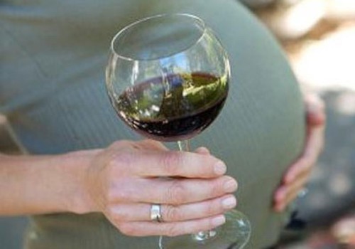 Kas rase naine võib endale pokaali veini lubada?