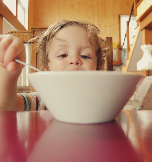 4 nõuannet, kuidas meelitada laps sööma
