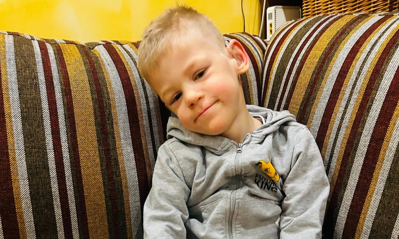 Aita vapral väikemehel astuda iseseisvaid samme: pere palub abi 5-aastasele Kristjanile uudse abivahendi soetamiseks