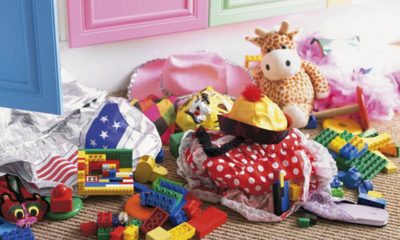 Viis põhjust, miks väiksem arv mänguasju on lapsele kasulik