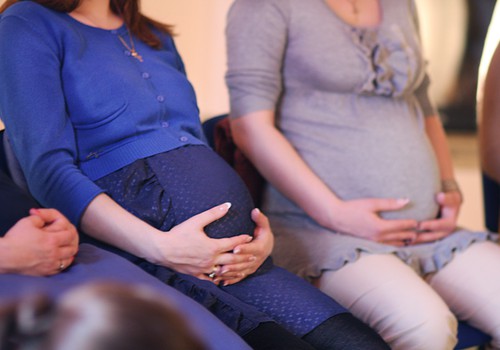 OECD raport: Eesti naised saavad emaks küllaltki noorelt 