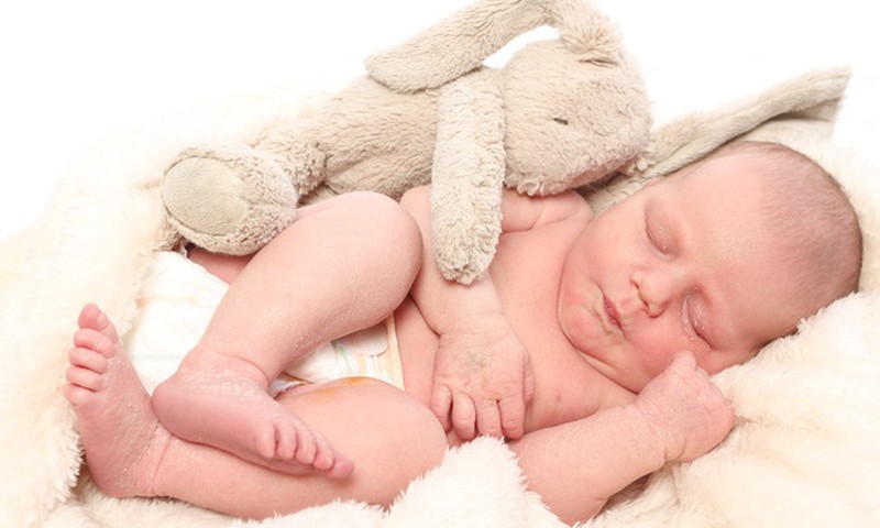 6 asja, mida emad beebi uneajal TEGELIKULT teevad