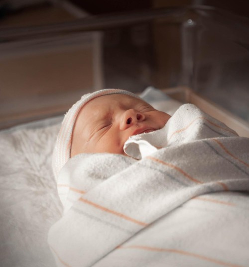 Üksi haiglas sünnitamine võib olla raske, kuid planeerimata kodusünnitus on ohlik